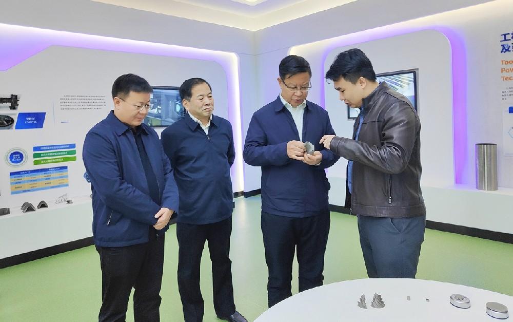 Bí thư Đảng ủy Tập đoàn, Chủ tịch Vương Đức Thành đến Trung tâm Mới Cơ giới khảo sát và hướng dẫn